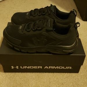 NWT UA Charged Assert 9 4E